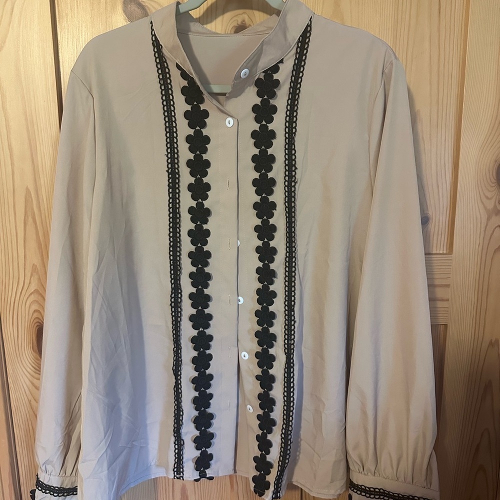 Chic Beige Top with Black Floral Accents Size 2XL